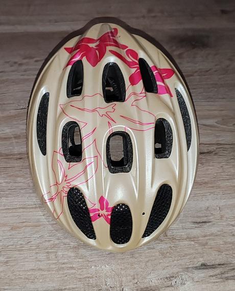 Cyklistická prilba, s