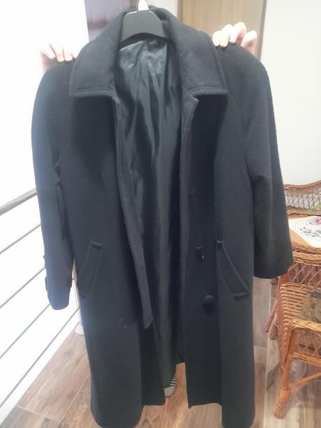 Čierny kabát, 44