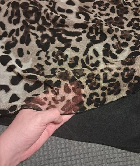 Leopardí sieťovinový top s vodovým výstrihom, 38