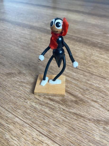 Retro postavička ferdo mravec, 