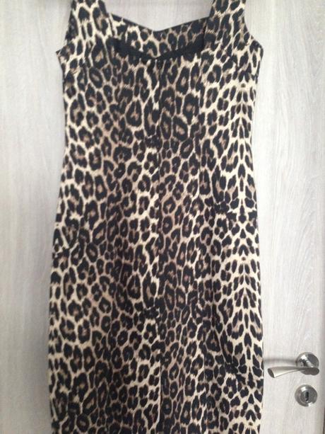 Predam spolocenske saty od navrha julien macdonald, 36