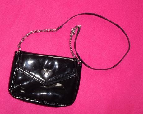 Hm srdieckova lakovana kabelka, h&m