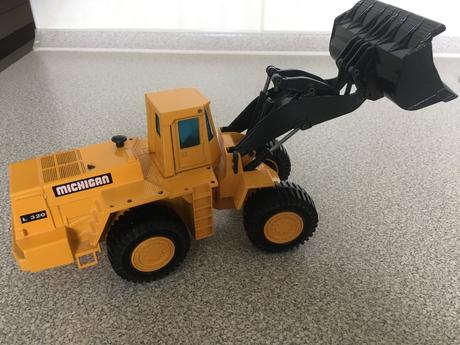 Model bagra michigan l 320,