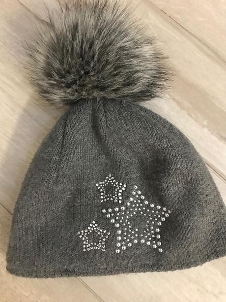 Krásna a luxusná čiapka s kamienkami, l