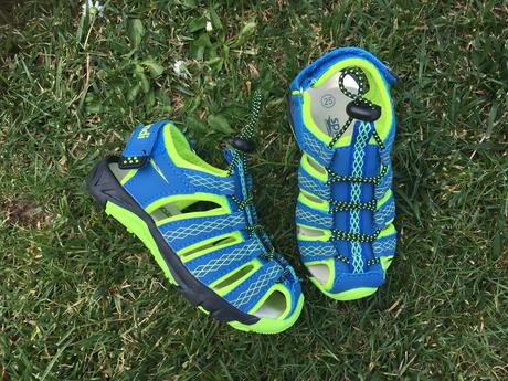 Nove sandale, sprandi,25