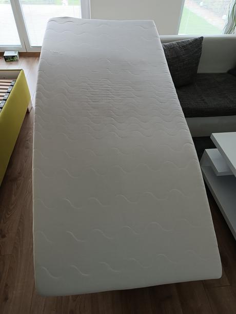 Predám posteľ, zachovalá,málo používaná, šírka (cm): 95,dĺžka (cm): 220