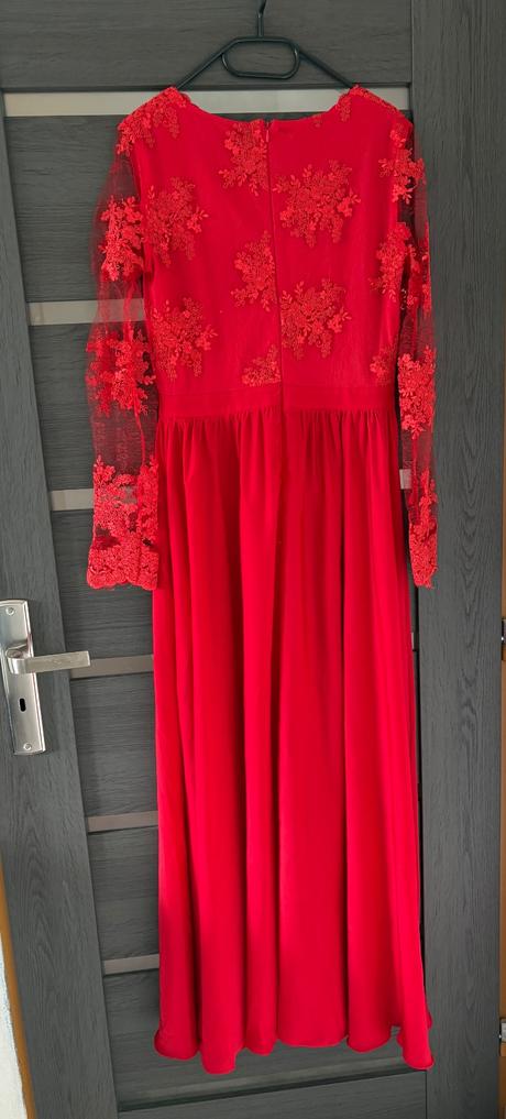 Červené šaty, l