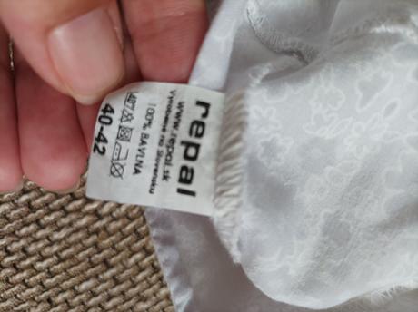 Šatka a klobúčik, 68