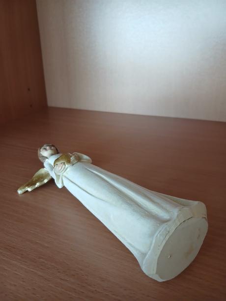 Anjelka so srdiečkom v náručí 18,5 cm,
