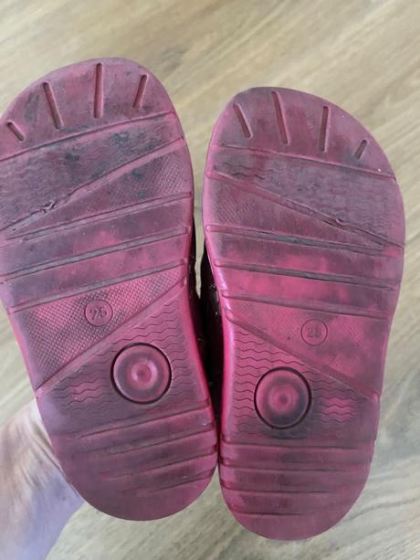 Sandálky, lasocki,25