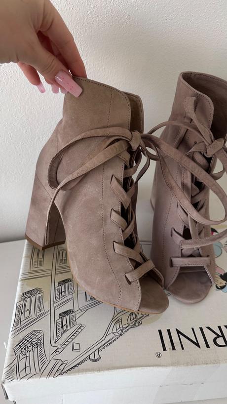 Topánky na opätku šnúrovacie, 38