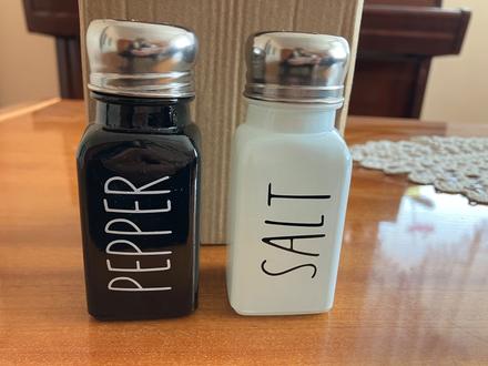 Set solnička a korenička,