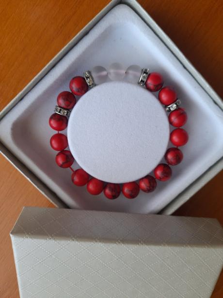 Náramok červený, 