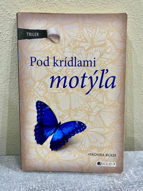 Kniha- pod krídlami motýľa,