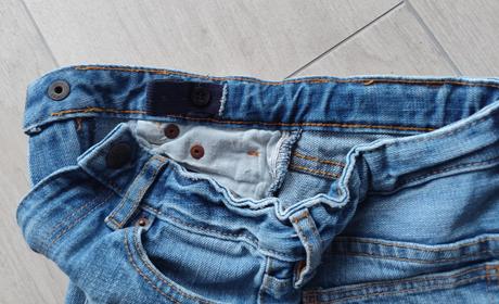 Predám dievcensku riflovu sukňu, 104