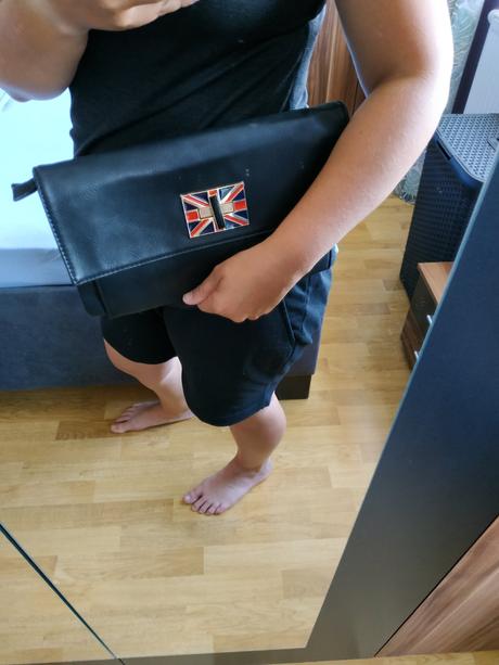 Čierna listová kabelka,