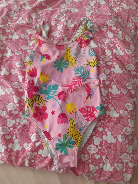 Jednodielné plavky, 116