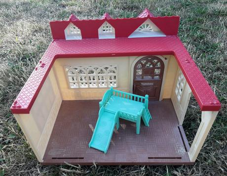Sylvanian sweet raspberry house,