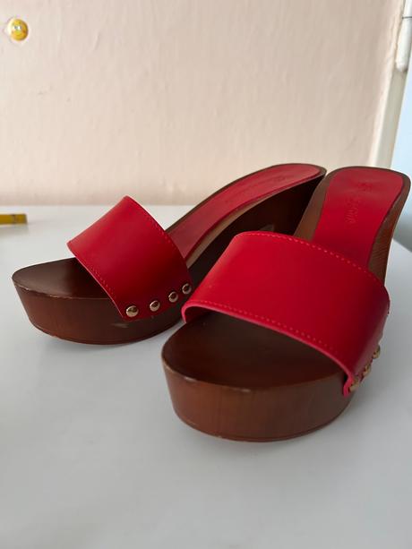 Dreváky červené, 37