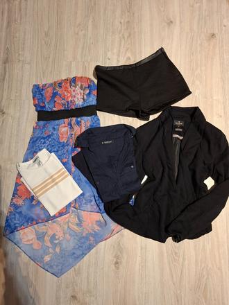 Balík oblečenia, s