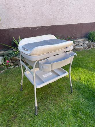 Prebalovaci pult a vaničkou, 