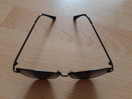 Čierne slnečné okuliare, 