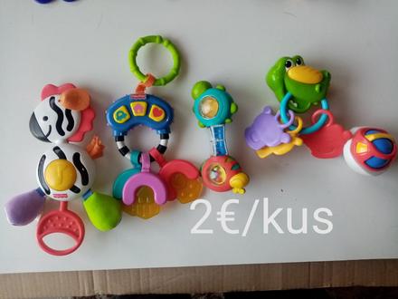 Hracky a hrkalky,