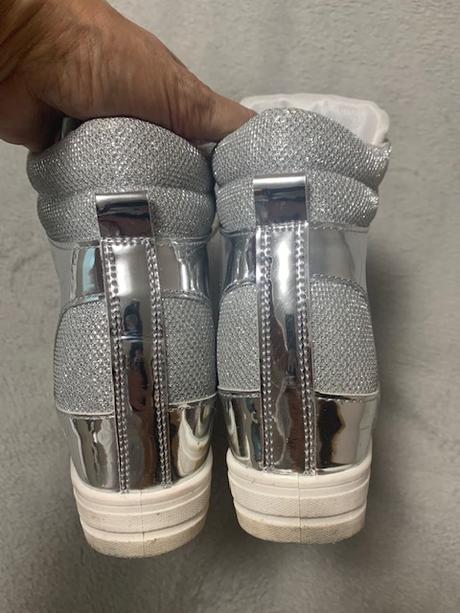 Strieborné lesklé sneakersy už aj s poštovným, 40
