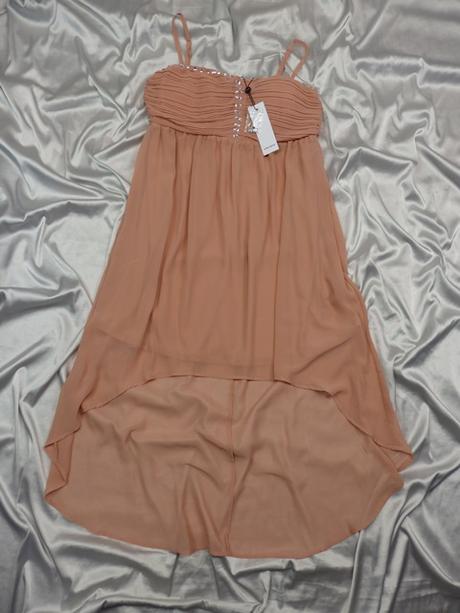 Kvalitné spoločenské šaty, 42