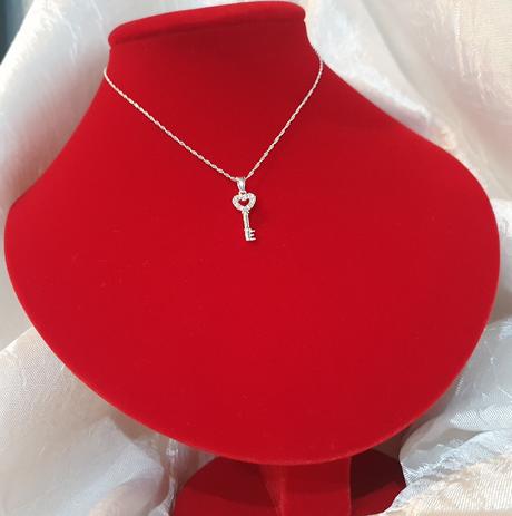 Strieborná retiazka s kľúčikom,