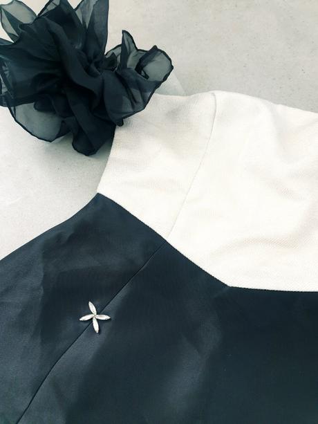 Extravagantné šaty s, s