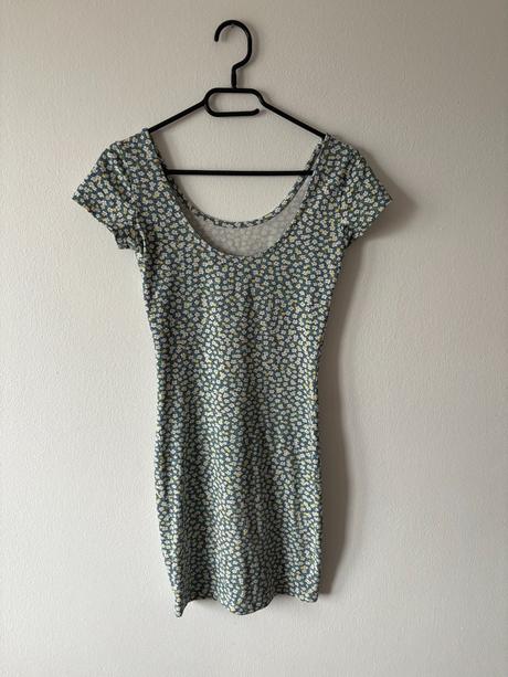 Kvetované, priliehavé šaty, clockhouse,xs