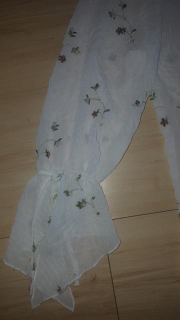 Biela vyšívaná blúzka, 42