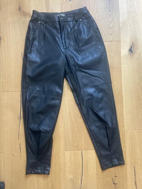 Kožené nohavice, 36