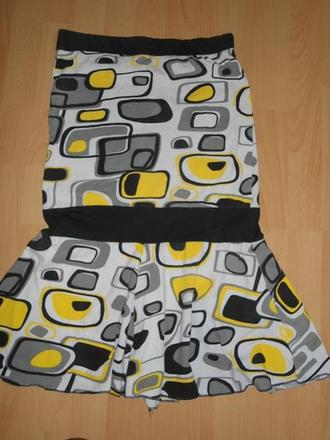 Zlto-cierno-sivo-biele saty bez ramienok, m