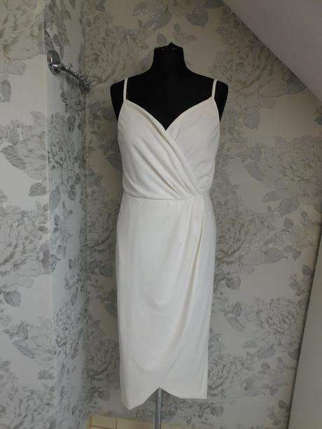 Kvalitne velmi pekne šaty, 38