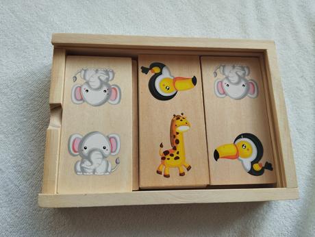 Drevené domino, malo hrane, 