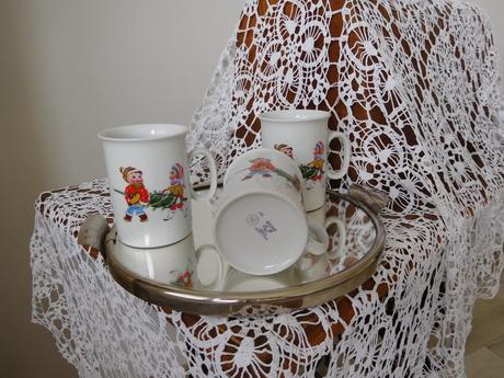 Retro šálky vianočné 3 kusy porcelán,, 
