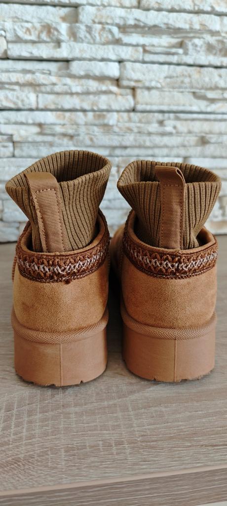 Semišové čižmy/ našuchovačky, štýl "ugg", sinsay,39