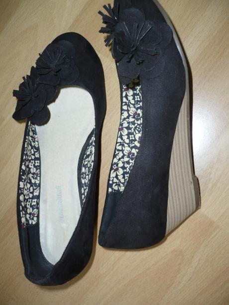 Topanky s kvietkom, 36