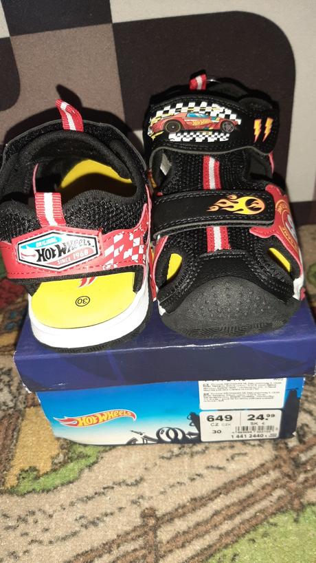 Sandalky nadherne hot wheels, 30