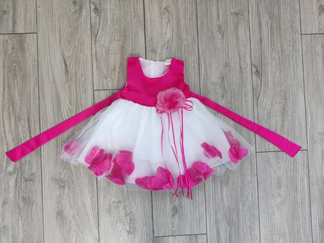 Dievčenské šaty s ružami, 86