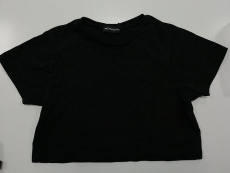Čierne tričko crop top prettylittlething, s