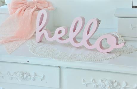 Drevený nápis-hello, 