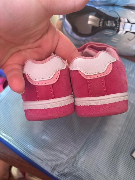 Celoročné tenisky, 28