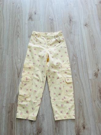 Krásne kvetinové nohavice značky zara, zara,152