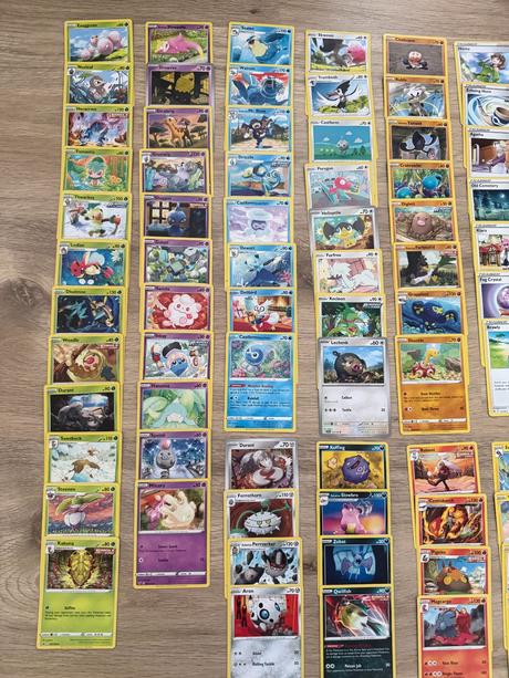 Balík 100 ks pokémom kariet + kovová tinka, 