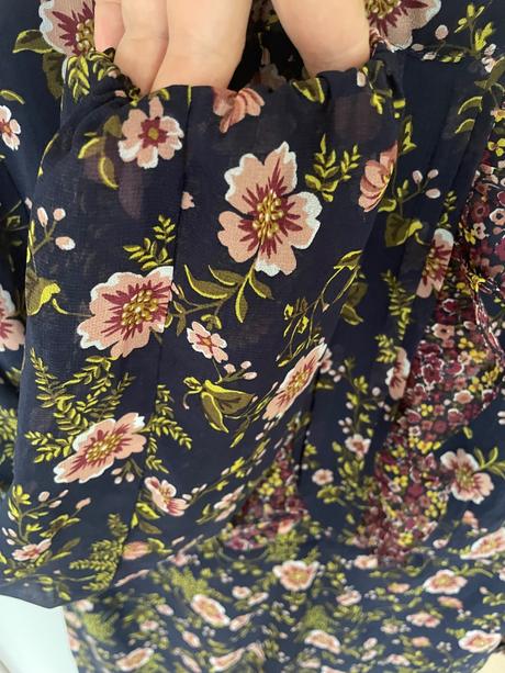 Tmavomodre kvetovane saty s volankom m&s, marks & spencer,42