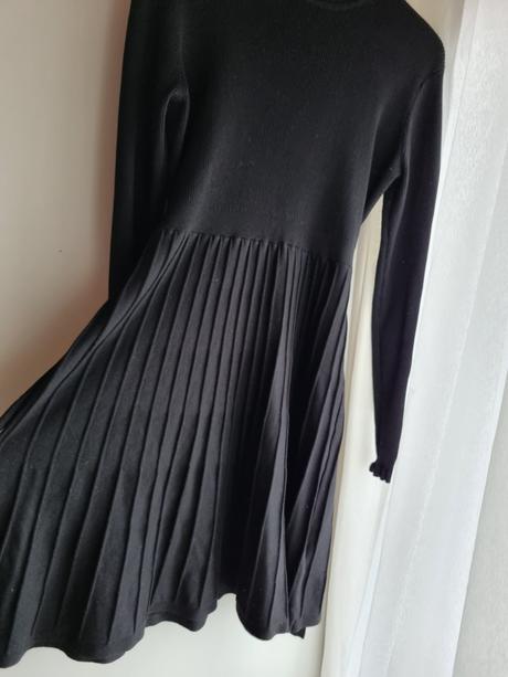 Cierne upletove saty, lindex,l