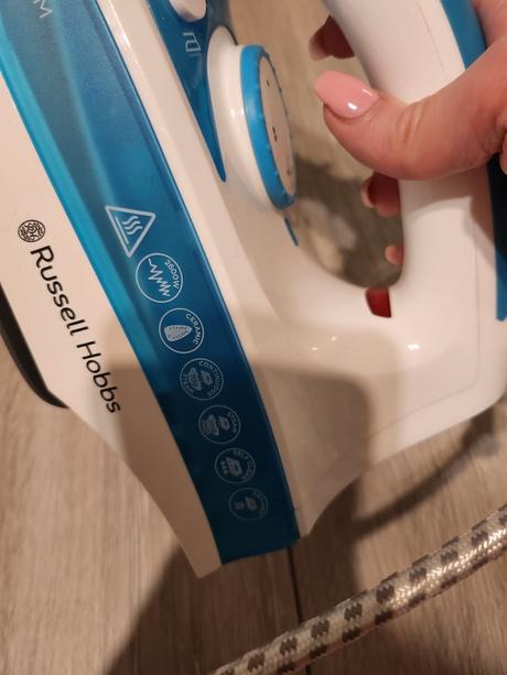 Žehlička russell hobbs 2600w,model 20562-56, 